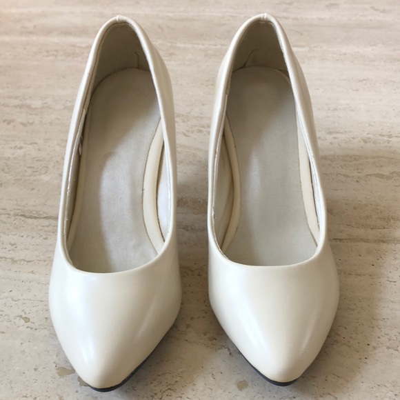 Extra Small WOMENs shoes. - Picture 2 of 4